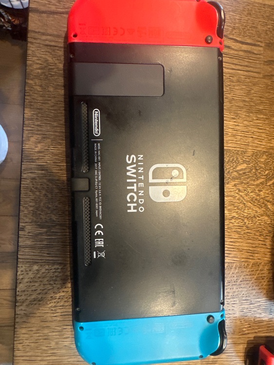 ニンテンドーswitch（ゲーム機本体・ゲームソフト）の商品画像 - 査定依頼日：2025年9月21日 - 最高査定価格：7,000円