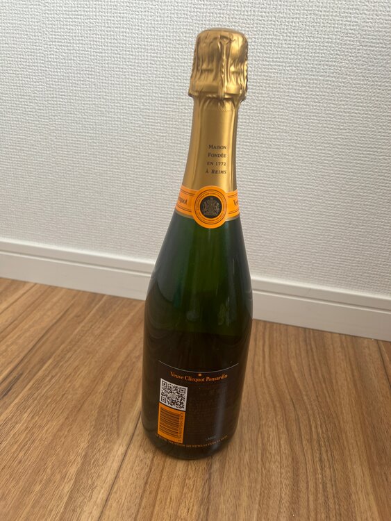 シャンパン ヴーヴ・クリコ （お酒）の商品画像 - 査定依頼日：2025年4月26日 - 最高査定価格：2,500円