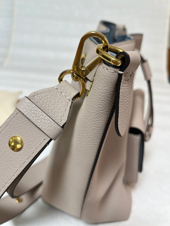 ロックミーバケット（ブランドバッグ）の商品画像 - 査定依頼日：2025年1月5日 - 最高査定価格：200,000円