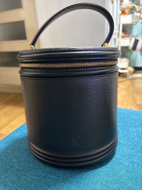 ルイヴィトン エピ （ブランドバッグ）の商品画像 - 査定依頼日：2025年6月29日 - 最高査定価格：25,000円