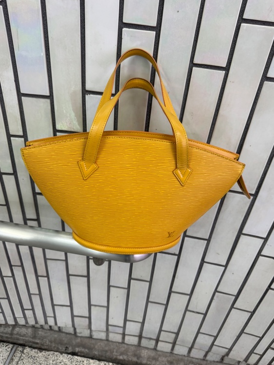 ハンドバッグ（ブランドバッグ）の商品画像 - 査定依頼日：2025年12月12日 - 最高査定価格：15,000円