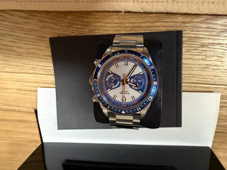 チューダー ブラックベイ 70330（高級時計）の商品画像 - 査定依頼日：2025年4月5日 - 最高査定価格：500,000円