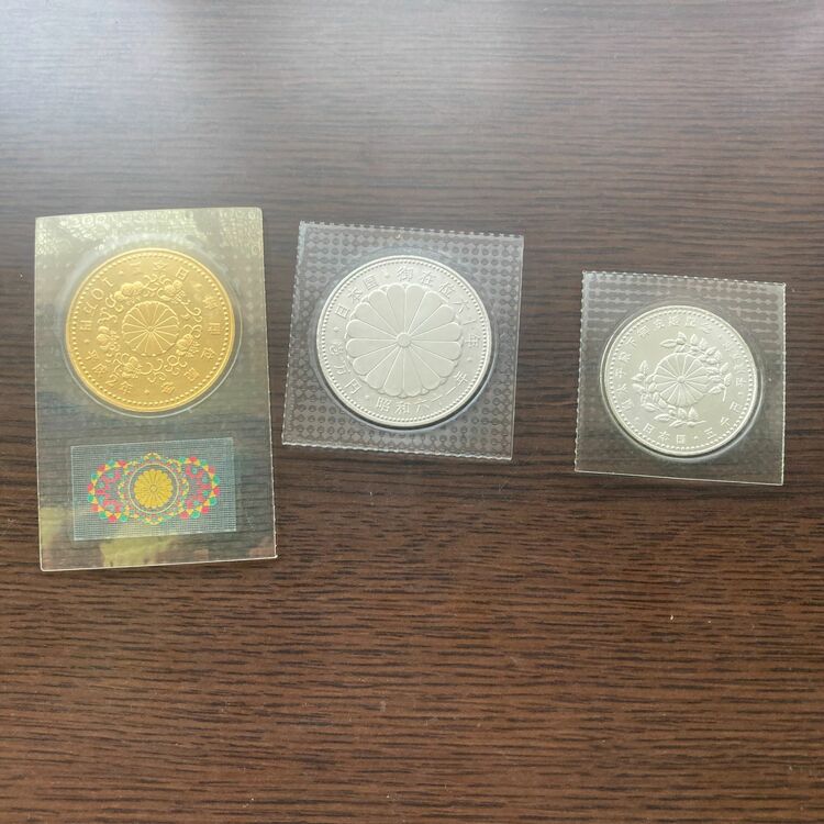 成2年 天皇陛下御即位記念１０万円金貨ほか 合計3点（金・貴金属）の商品画像 - 査定依頼日：2025年7月2日 - 最高査定価格：490,340円