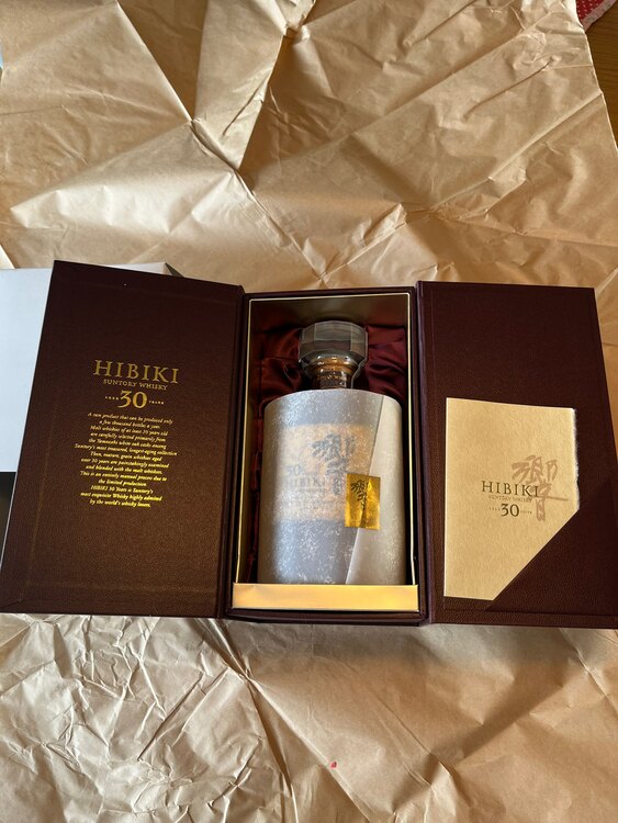 響30年（お酒）の商品画像 - 査定依頼日：2025年5月2日 - 最高査定価格：500,000円