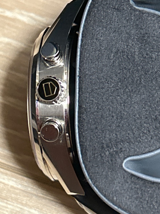 タグホイヤー カレラ CAR2B1（高級時計）の商品画像 - 査定依頼日：2025年6月21日 - 最高査定価格：330,000円