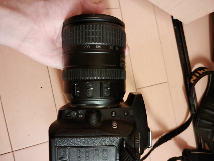 nikon D90（カメラ）の商品画像 - 査定依頼日：2025年10月6日 - 最高査定価格：1,000円