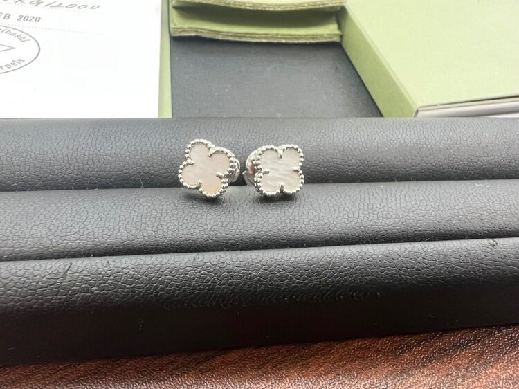 ヴァンクリーフ &アーペル　スウィートアルハンブラ　ピアス（金・貴金属）の商品画像 - 査定依頼日：2024年11月22日 - 最高査定価格：230,000円