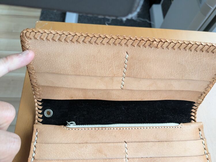 カービング　財布（ブランド財布・小物）の商品画像 - 査定依頼日：2025年10月5日 - 最高査定価格：4,000円