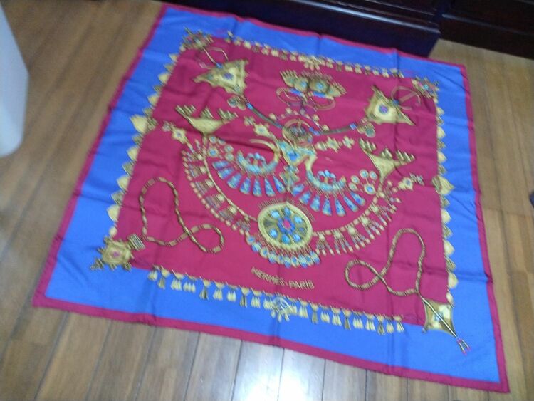 スカーフ（古着・ファッション）の商品画像 - 査定依頼日：2025年11月18日 - 最高査定価格：24,000円