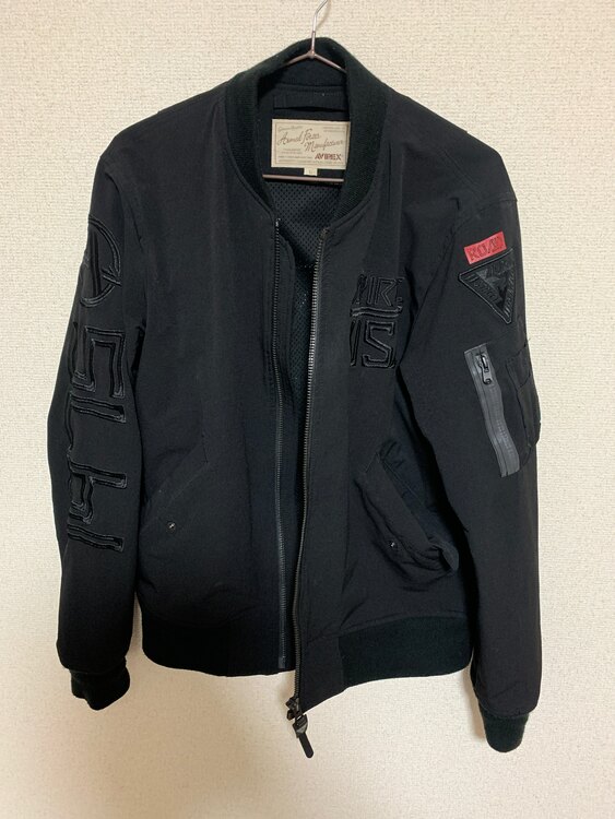 AVIREX MA-1（古着・ファッション）の商品画像 - 査定依頼日：2025年4月13日 - 最高査定価格：3,000円