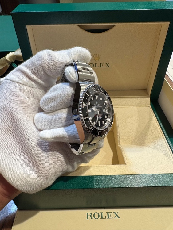 ロレックス シードゥエラー 12660（高級時計）の商品画像 - 査定依頼日：2025年6月17日 - 最高査定価格：1,800,000円