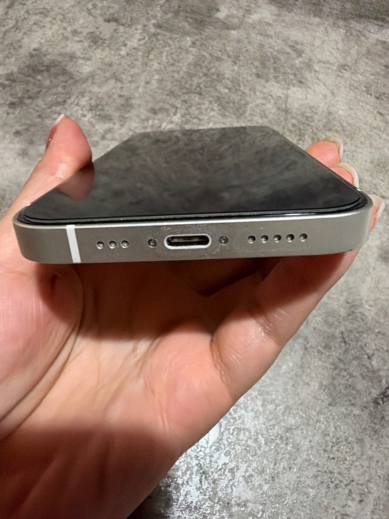 iPhone iPhone 13 128GB SIMフリー（スマホ）の商品画像 - 査定依頼日：2026年9月27日 - 最高査定価格：35,500円