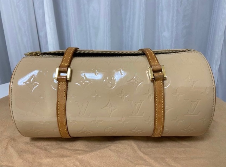 カラー：ソフトベージュ 素材：エナメル × レザー 品番：M91329 状態：美（ブランドバッグ）の商品画像 - 査定依頼日：2026年4月30日 - 最高査定価格：40,000円