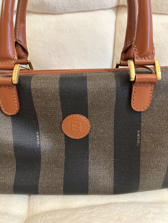 フェンディ  （ブランドバッグ）の商品画像 - 査定依頼日：2025年9月20日 - 最高査定価格：30,000円