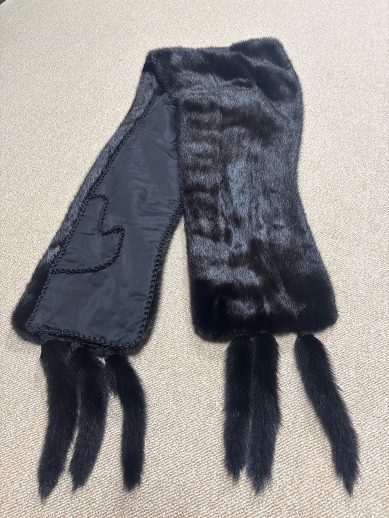 毛皮　ショール（古着・ファッション）の商品画像 - 査定依頼日：2025年8月9日 - 最高査定価格：500円