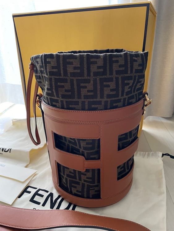 フェンディ  （ブランドバッグ）の商品画像 - 査定依頼日：2025年11月19日 - 最高査定価格：140,000円