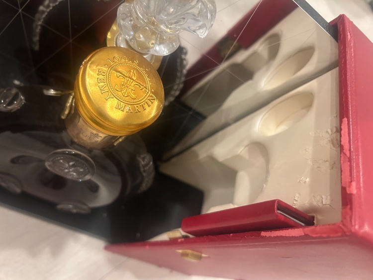 ブランデー レミーマルタン （お酒）の商品画像 - 査定依頼日：2026年4月22日 - 最高査定価格：200,000円