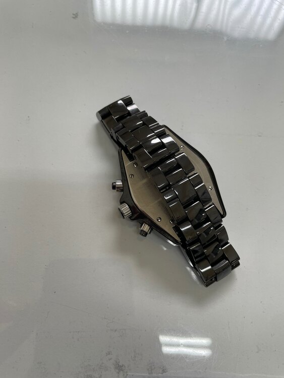 J12 黒文字盤（高級時計）の商品画像 - 査定依頼日：2025年1月17日 - 最高査定価格：350,000円