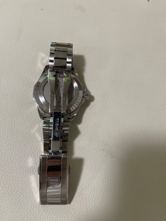 タグホイヤー アクアレーサー wbp2111-（高級時計）の商品画像 - 査定依頼日：2026年4月11日 - 最高査定価格：300,000円