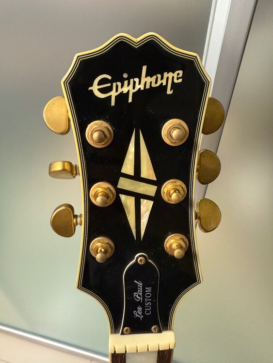 エピフォン　レスポールカスタム（ピアノ・楽器・PA機材）の商品画像 - 査定依頼日：2025年5月5日 - 最高査定価格：15,000円