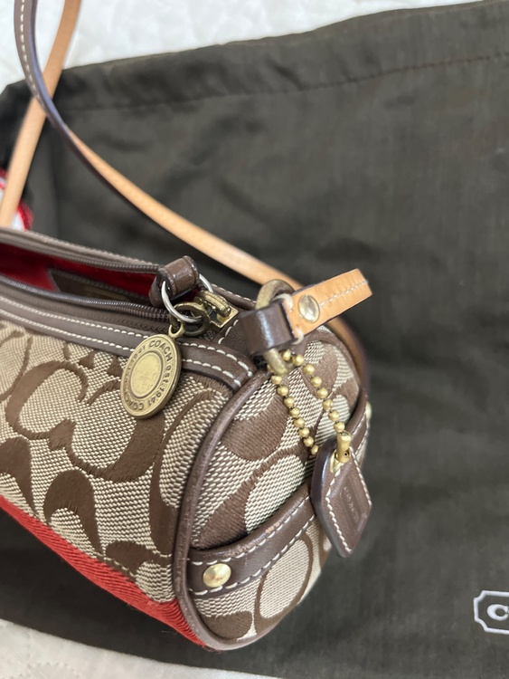 COACH コーチ Taffy（タフィー）シグネチャー ショルダーバッグ C06W-40023（ブランドバッグ）の商品画像 - 査定依頼日：2026年9月16日 - 最高査定価格：100,000円