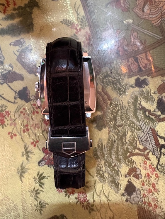 タグホイヤー モナコ c2112  HS4893（高級時計）の商品画像 - 査定依頼日：2025年12月22日 - 最高査定価格：350,000円