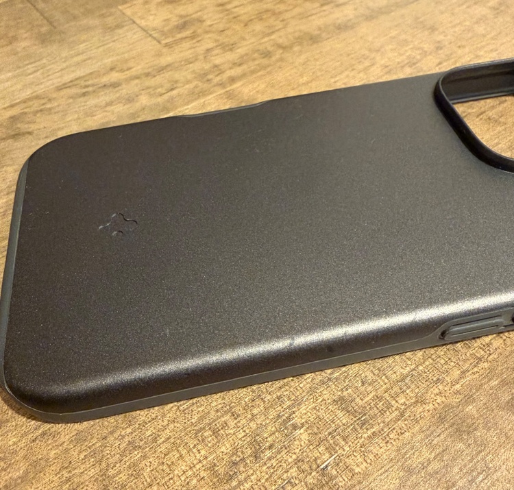 Spigen シュピゲン iPhone 16 Pro用 ケース（スマホ）の商品画像 - 査定依頼日：2026年5月2日 - 最高査定価格：91,000円