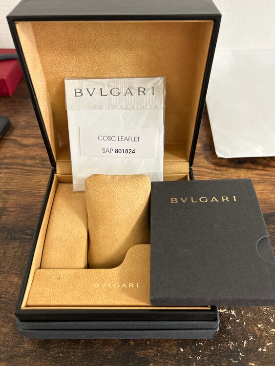 ブルガリ ディアゴノ SD38SGMTディアゴノプロフェッショナルスクーバGMT3タイムゾーンSSブラック（高級時計）の商品画像 - 査定依頼日：2025年5月11日 - 最高査定価格：180,000円