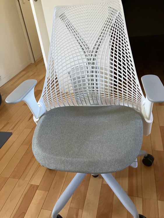 洋服ダンス、椅子2（ハーマンミラー）、ベッド（コアラ）、本棚、ソファなど（家具・寝具）の商品画像 - 査定依頼日：2023年4月10日 - 最高査定価格：90,000円