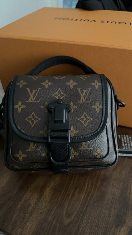 斜めがけ（ブランドバッグ）の商品画像 - 査定依頼日：2024年12月30日 - 最高査定価格：200,000円