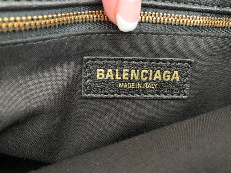 バレンシアガ  （ブランドバッグ）の商品画像 - 査定依頼日：2025年9月18日 - 最高査定価格：90,000円