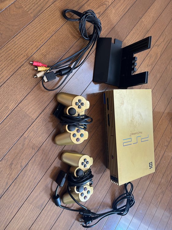 プレイステーション2本体 Zガンダム百式ゴールドパック（ゲーム機本体・ゲームソフト）の商品画像 - 査定依頼日：2023年11月4日 - 最高査定価格：6,000円