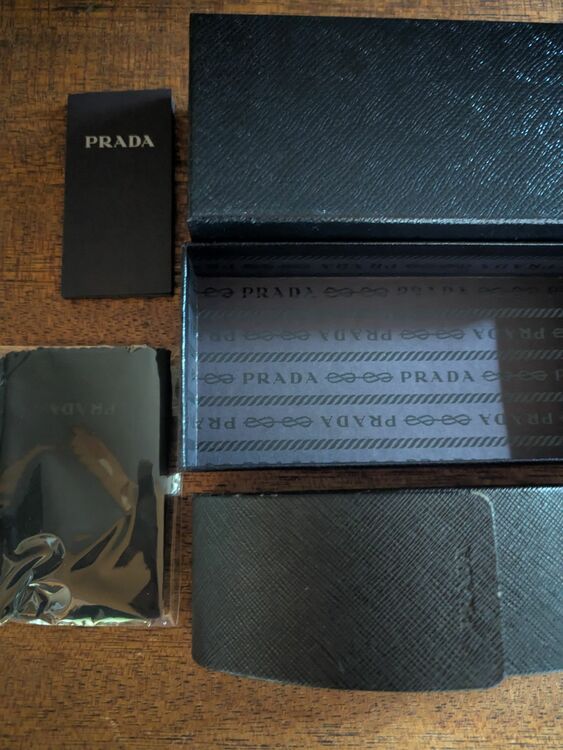 サングラス（古着・ファッション）の商品画像 - 査定依頼日：2025年9月13日 - 最高査定価格：16,000円