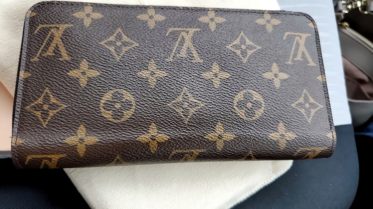 LOUISVUITTON ルイヴィトン モノグラム ジッピーウォレット ローズバ（ブランドバッグ）の商品画像 - 査定依頼日：2022年5月12日 - 最高査定価格：60,000円