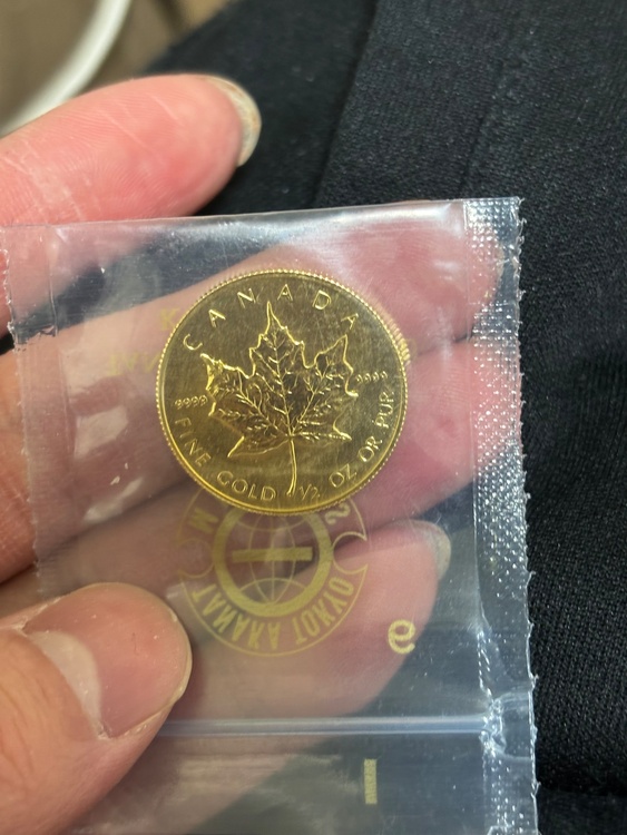 メープルリーフ金貨（金・貴金属）の商品画像 - 査定依頼日：2026年1月23日 - 最高査定価格：397,885円
