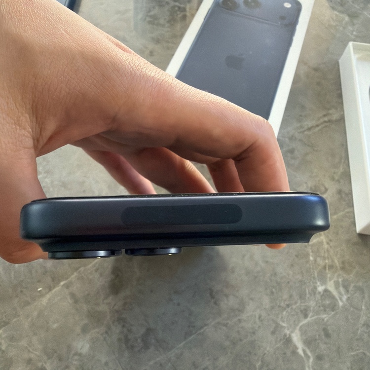 iPhone iPhone 17 Pro Max 256GB SIMフリー（スマホ）の商品画像 - 査定依頼日：2026年8月14日 - 最高査定価格：169,000円