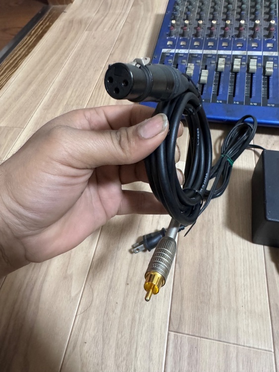 YAMAHA MG12/4FX アナログミキサー 電源アダプター付属（CD・DVD）の商品画像 - 査定依頼日：2026年2月25日 - 最高査定価格：3,000円