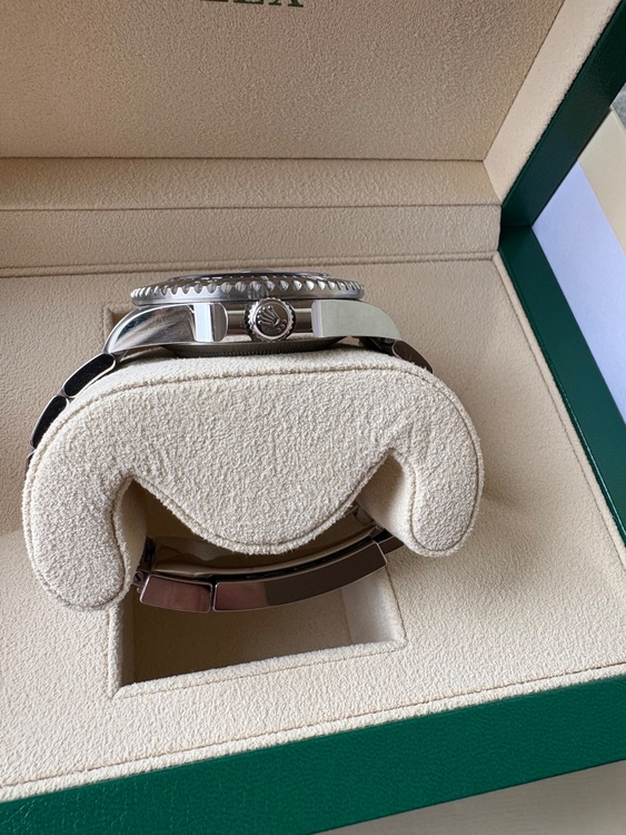 ロレックス シードゥエラー 12660（高級時計）の商品画像 - 査定依頼日：2025年8月11日 - 最高査定価格：1,800,000円