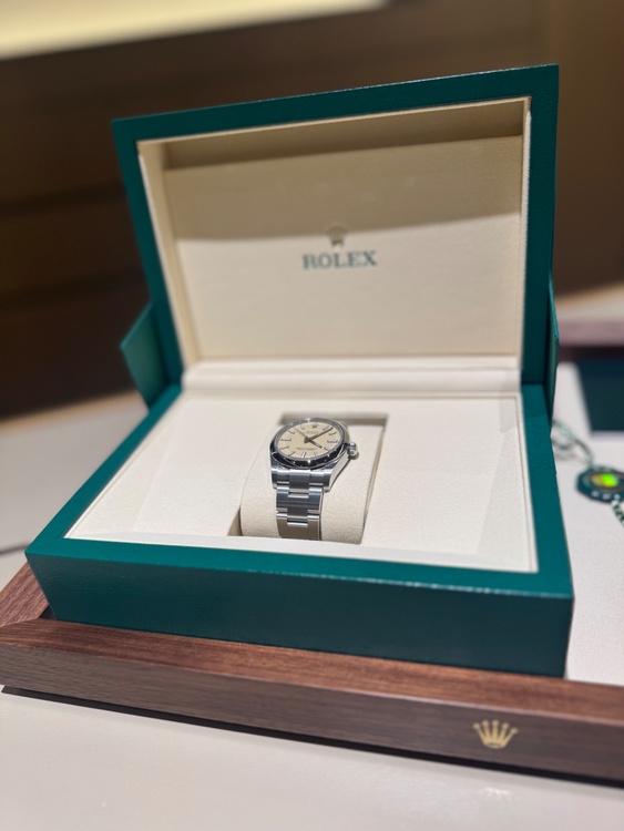 ロレックスオイスターパーペチュアル（高級時計）の商品画像 - 査定依頼日：2026年4月5日 - 最高査定価格：100,000円