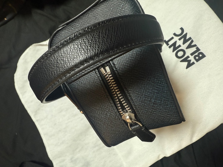 サルトリアル クラッチ MONTBLANC（ブランド財布・小物）の商品画像 - 査定依頼日：2026年1月3日 - 最高査定価格：100,000円