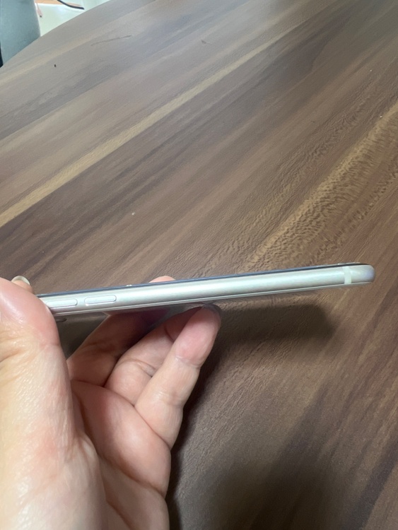 iPhone SE (第 3 世代) 64GB SIMフリー（スマホ）の商品画像 - 査定依頼日：2026年3月1日 - 最高査定価格：20,000円