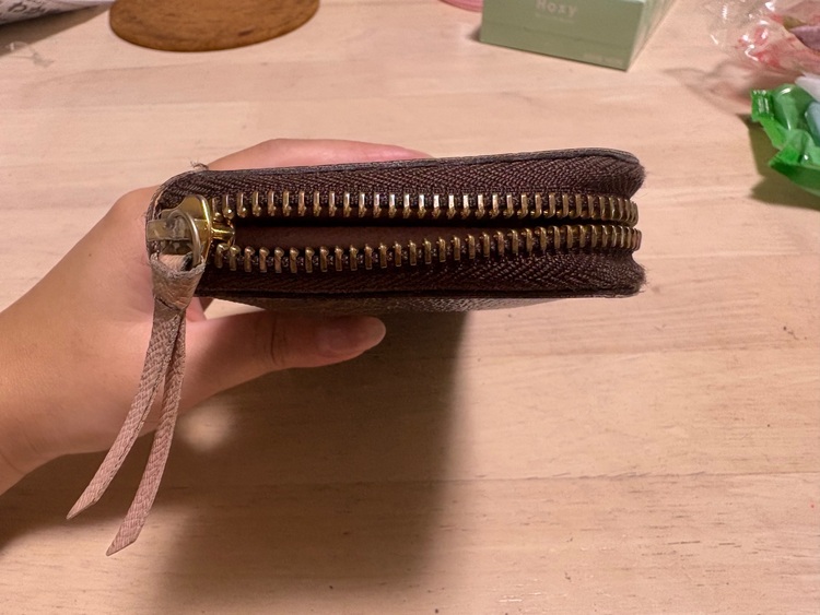 財布（ブランド財布・小物）の商品画像 - 査定依頼日：2025年10月17日 - 最高査定価格：5,000円