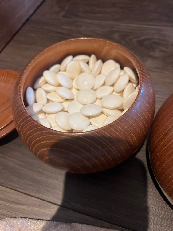 囲碁盤　碁石（美術品・骨董品）の商品画像 - 査定依頼日：2025年3月20日 - 最高査定価格：6,000円