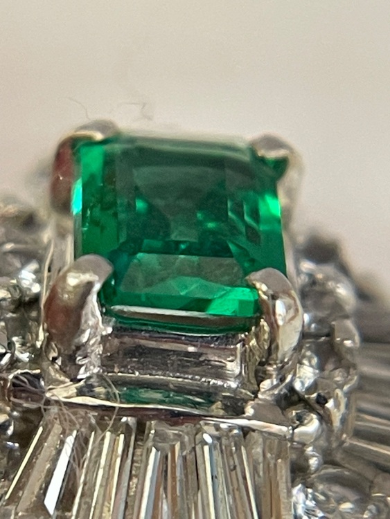 PT900 リング　エメラルド0.35 MD0.69 7.46g（金・貴金属）の商品画像 - 査定依頼日：2025年8月21日 - 最高査定価格：47,000円