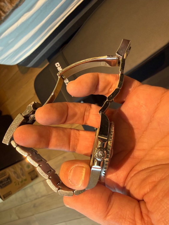 ロレックス GMTマスター オイスター　ぺぷ（高級時計）の商品画像 - 査定依頼日：2026年1月23日 - 最高査定価格：3,550,000円