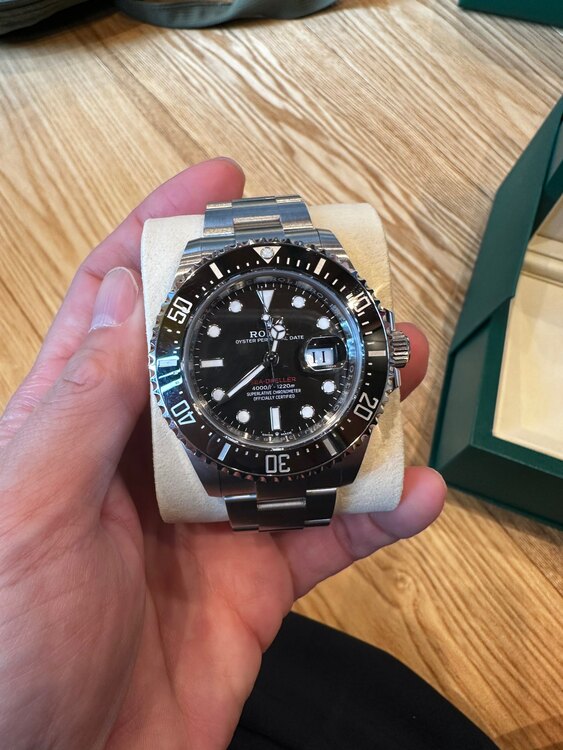 ロレックス シードゥエラー （高級時計）の商品画像 - 査定依頼日：2025年4月3日 - 最高査定価格：2,100,000円