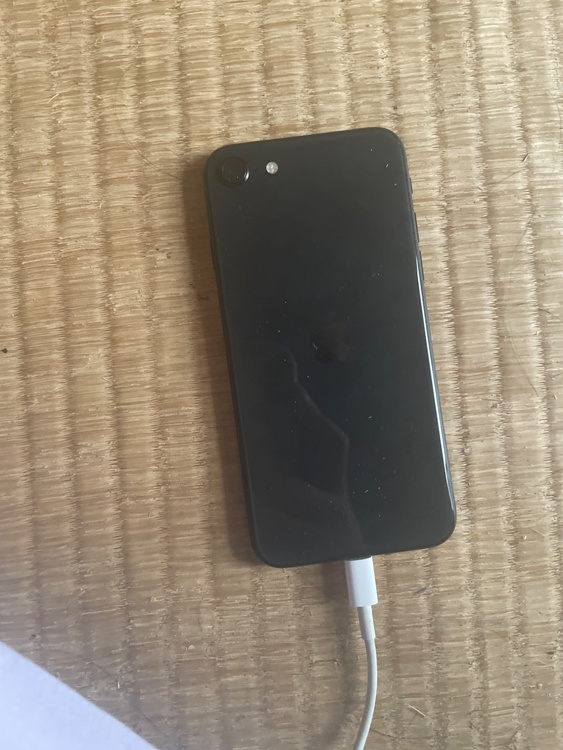 iPhoneSE 2世代（スマホ）の商品画像 - 査定依頼日：2026年3月31日 - 最高査定価格：11,000円