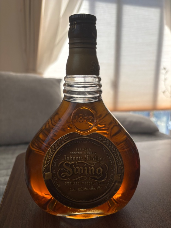 ジョニーウォーカーswing（お酒）の商品画像 - 査定依頼日：2026年3月24日 - 最高査定価格：1,500円
