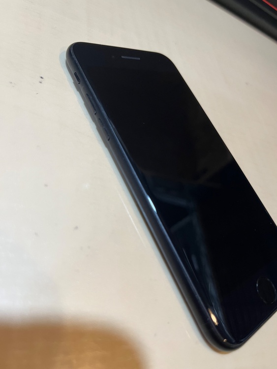 iPhone SE2 128GB ブラック（スマホ）の商品画像 - 査定依頼日：2026年8月20日 - 最高査定価格：9,000円