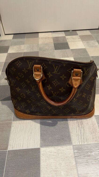 ルイヴィトン モノグラム （ブランドバッグ）の商品画像 - 査定依頼日：2024年10月1日 - 最高査定価格：52,000円